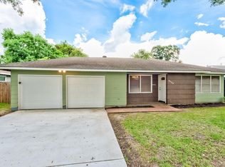 5020 Lawndale Ave, Groves, TX 77619