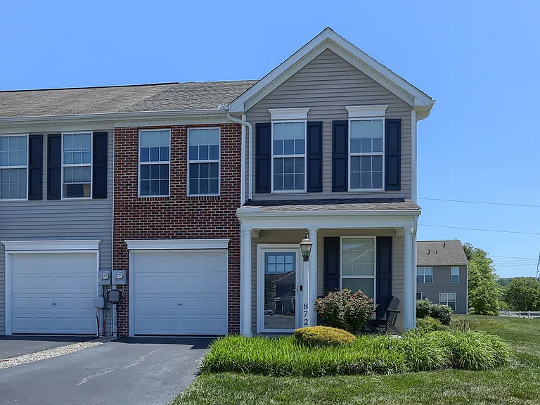 872 Whitetail Dr — Photo 1