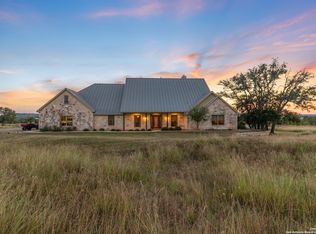 647 Funf Kinder Rd, Fredericksburg, TX 78624