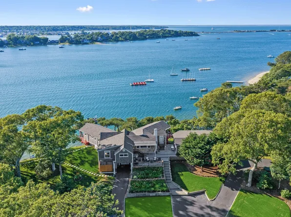 217 Barnes Rd, Oak Bluffs, MA 02557