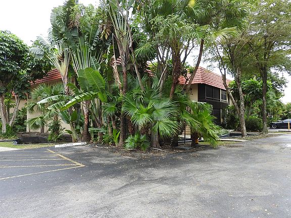 3rd image of 740 NE 199th St APT 203G