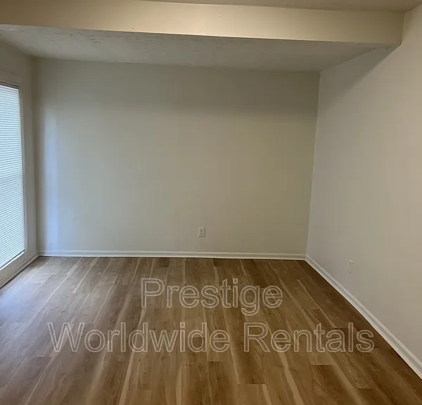 2823 Lee St — Photo 7