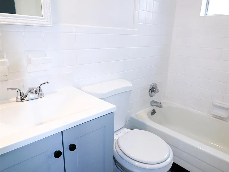 2323 Beechmont Avenue — Photo 9