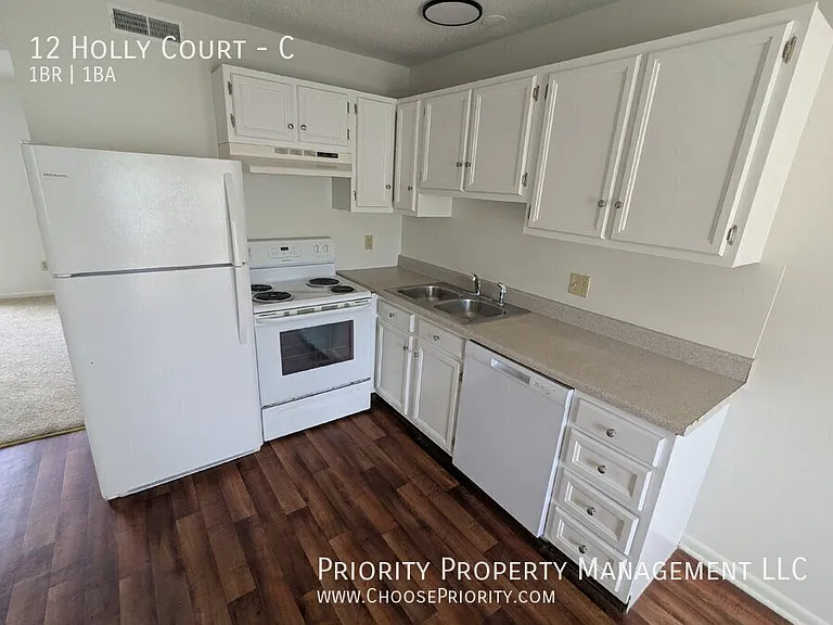 12 Holly Ct #C — Photo 6