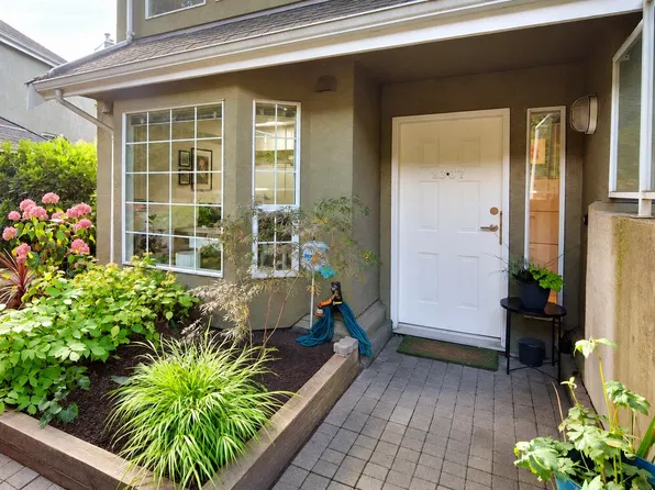 2337 Quayside Ct, Vancouver, BC V5P 4W2