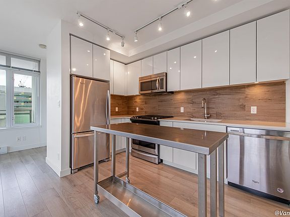 3rd image of 200 Nelsons Cres #1003