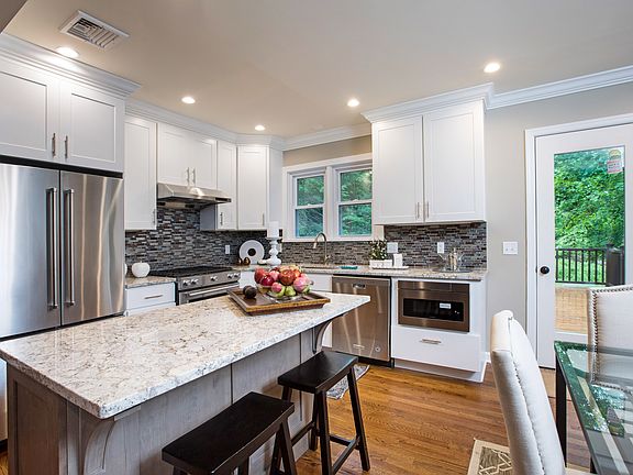 5th image of 2398 Trelawn St