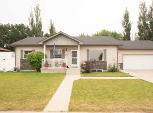 215 W Allen Cres, Vulcan, AB T0L 2B0
