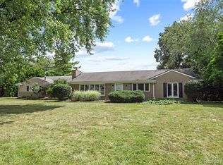 3275 Chickering Ln, Bloomfield Hills, MI 48302
