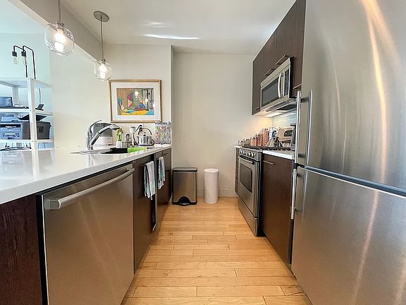 4th image of 5-09 48th Ave #3J