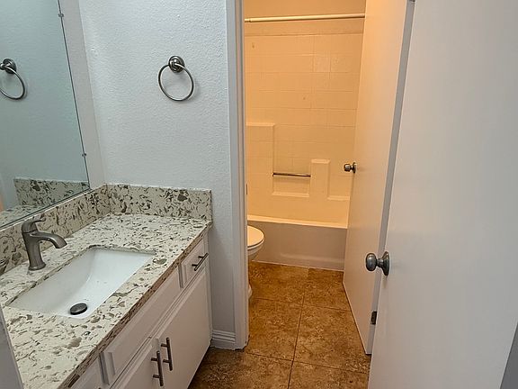 2nd image of 2510 E 6th St APT B
