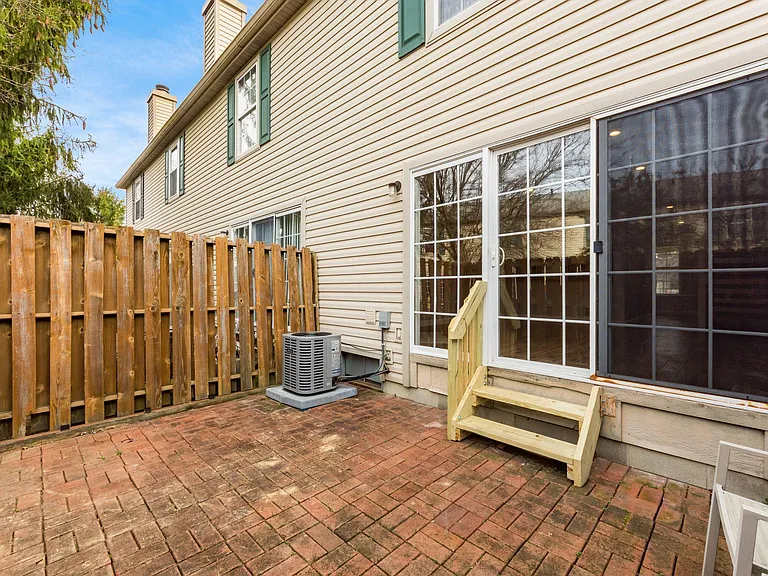 1807 Hobbes Dr — Photo 28