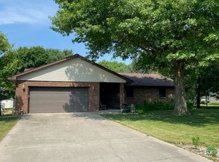 707 Devon Dr, Saint Joseph, IL 61873