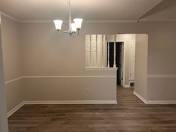 3rd image of 4643 Chelwood Dr
