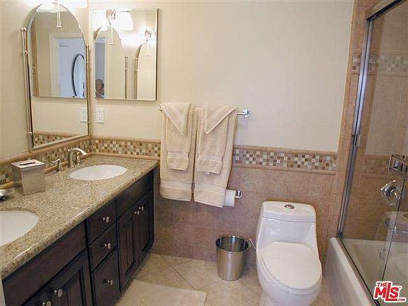 3rd image of 4904 Laurel Canyon Blvd #102