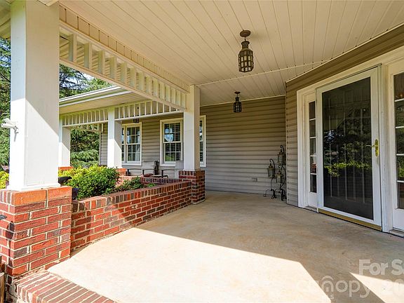 3rd image of 2424 Olan Dr