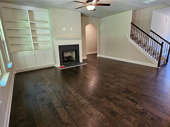 3rd image of 1006 Lakeview Oaks Ct