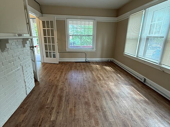 3rd image of 962 Pleasant St