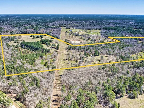 10994 N Bilnoski Rd, Willis, TX 77378