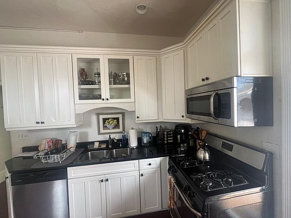 4th image of 4706 Penn Ave Floor 2