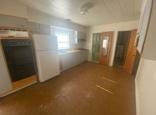 391 School St #2A, Woodbridge, NJ 07095