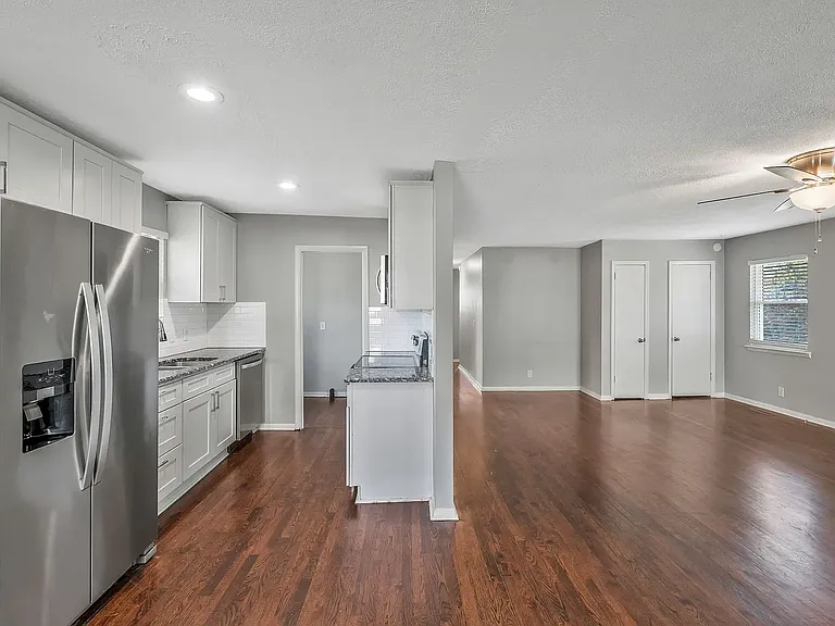 2721 Jones Ave — Photo 3