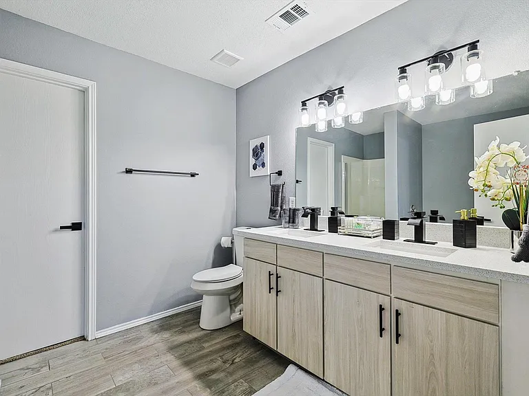 2136 Dayton Ln — Photo 18
