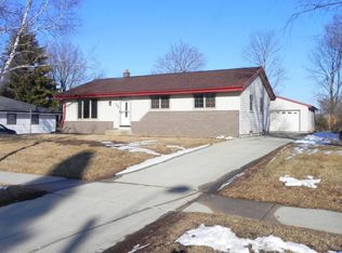 368 S Colonial Pkwy, Saukville, WI 53080
