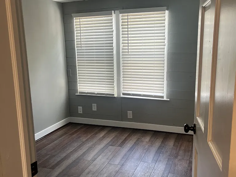 110 Front St — Photo 12