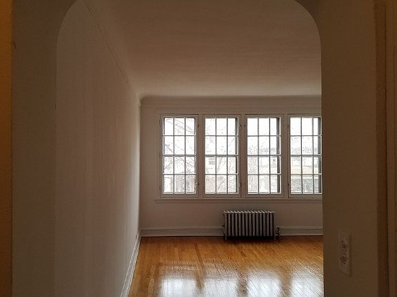 3rd image of 1651 W Touhy Ave APT 3