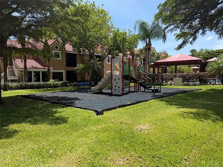 15560 SW 104th Ter #611 — Photo 37