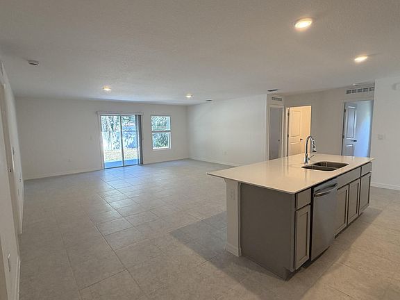 3rd image of 13 Bradford Ct