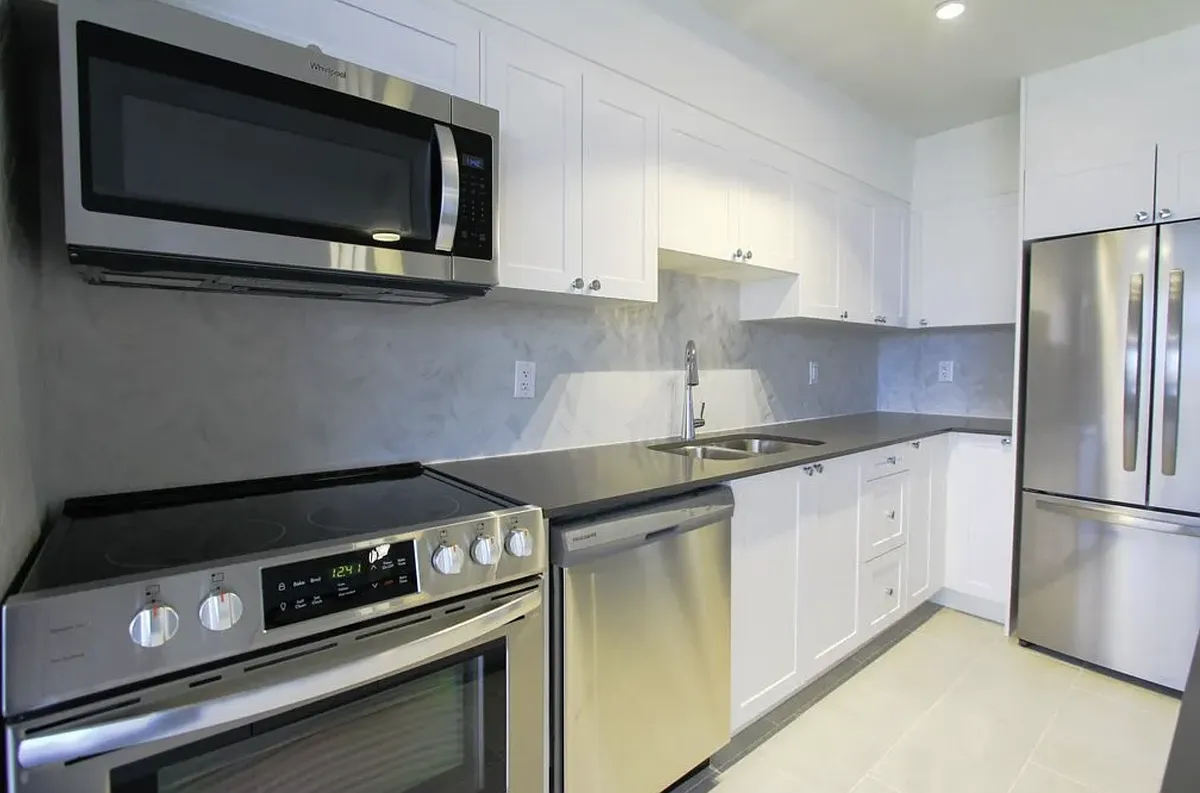 Building Photo - 105 Isabella St #323