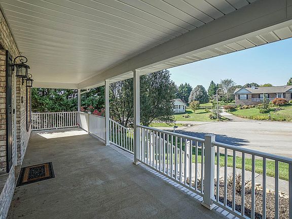 2nd image of 520 Farmview Dr