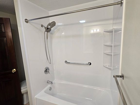 4th image of 1155 Islington St #16