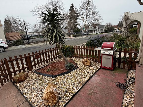 4th image of 1555 32nd St