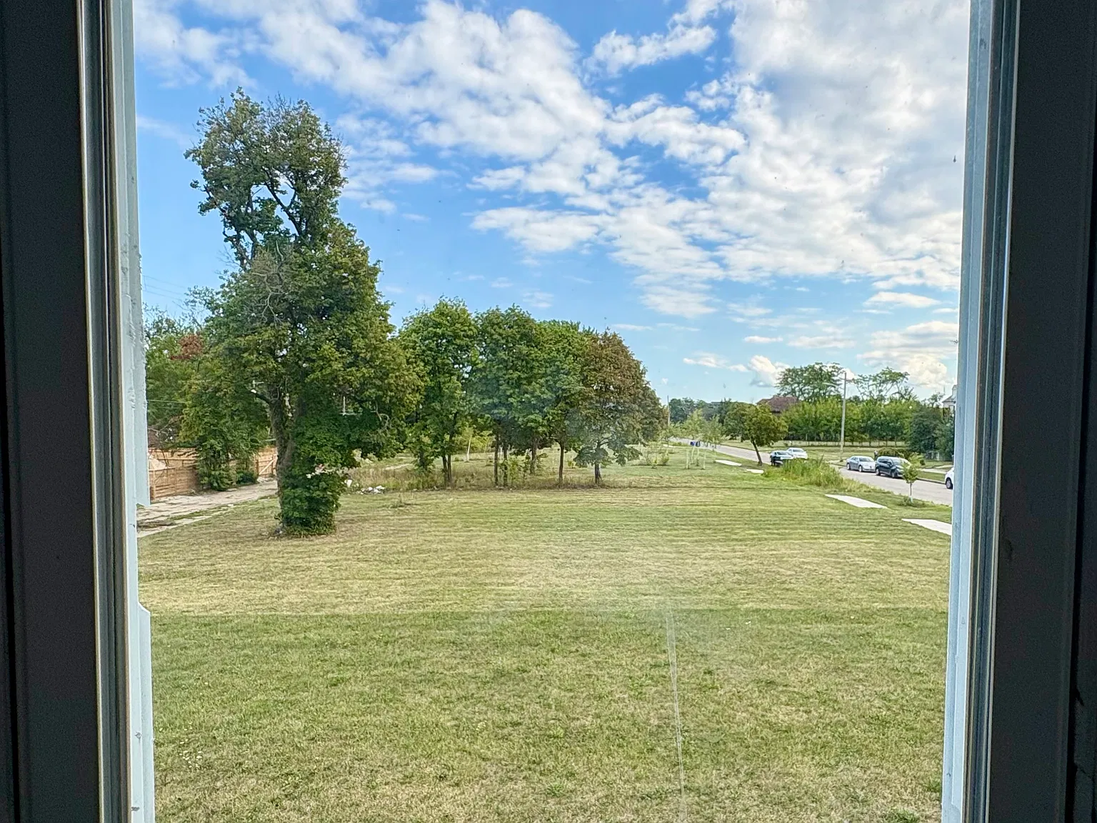 3 bed, 1400 sqft, $1,600 — Photo 2