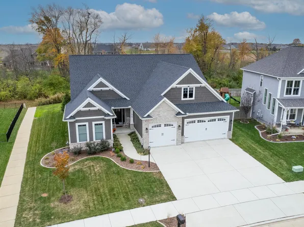 415 Lake Falls Blvd, Savoy, IL 61874