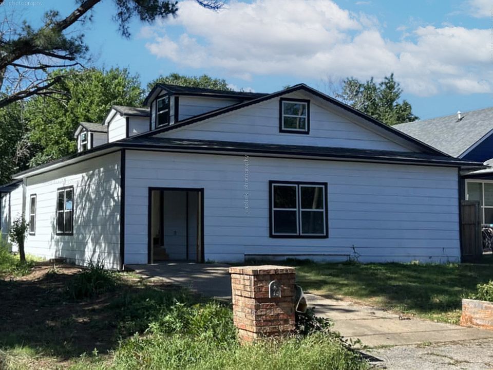 1st image of 1051 Dubois St