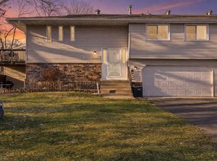 12222 Oak Leaf Cir, Burnsville, MN 55337