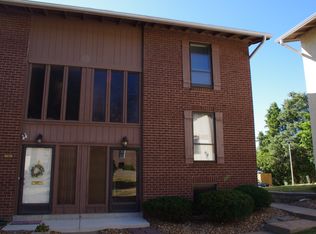 128 Carmel Woods Dr, Ballwin, MO 63021
