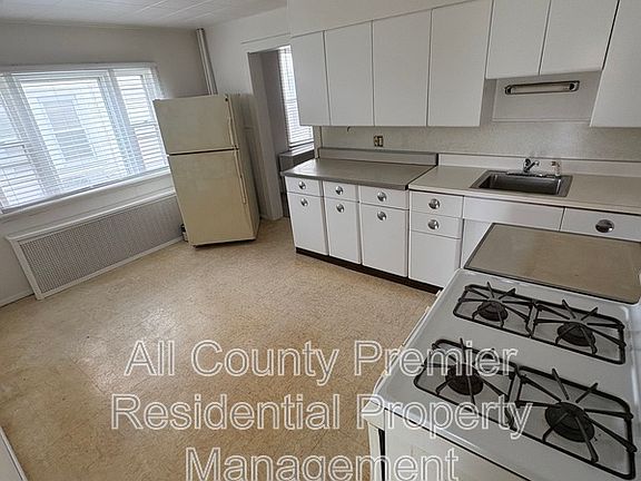 3rd image of 723 Sampson Ave Floor 1