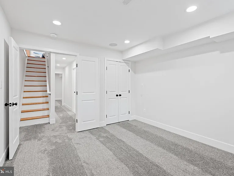 1434 Marshall St — Photo 25