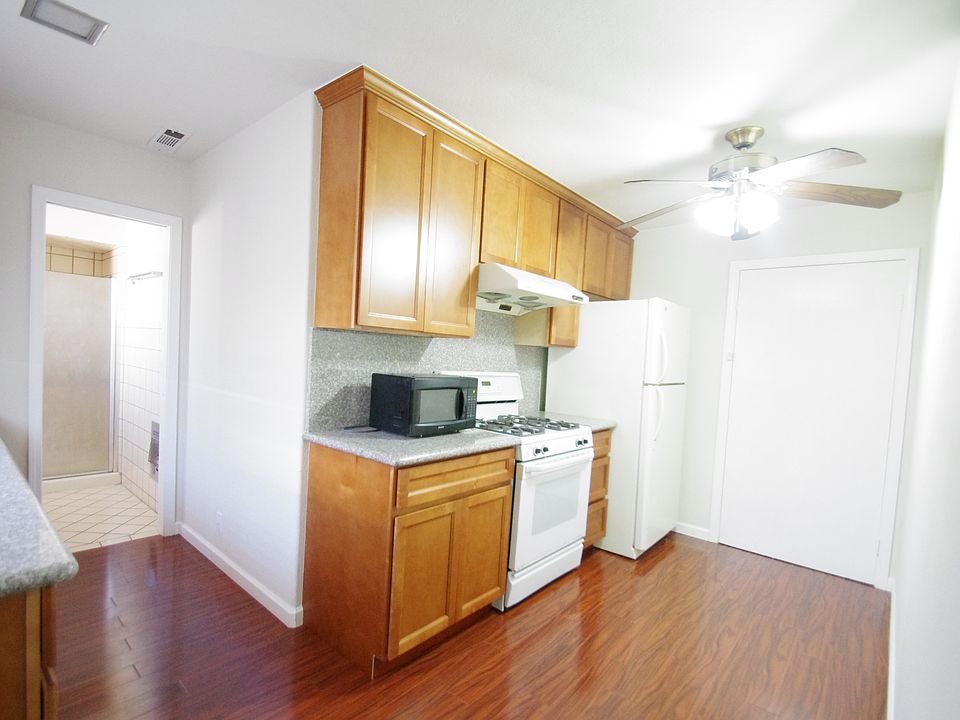 1st image of 33563 2nd St