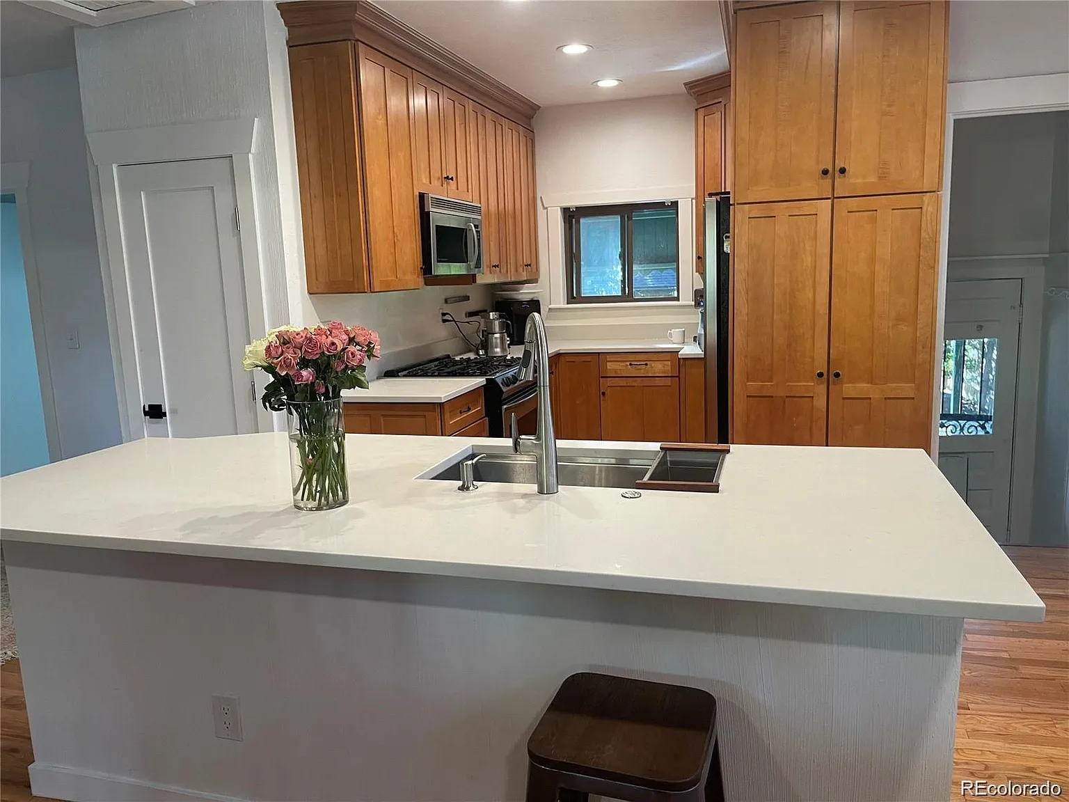 2 bed, 2.0 bath, 1873 sqft, $6,500 — Photo 4