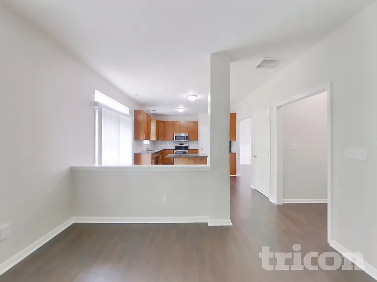 1032 Central Park Blvd S — Photo 5