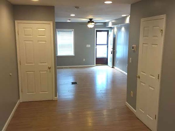 2nd image of 435 E Wildey St