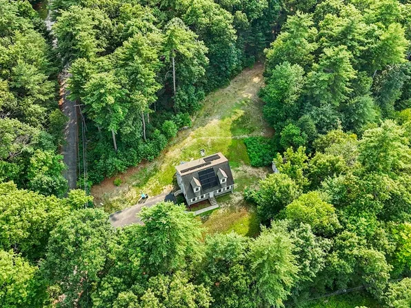 1 Lakeshore Dr, Monson, MA 01057