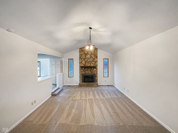 3rd image of 310 Hickory Dr