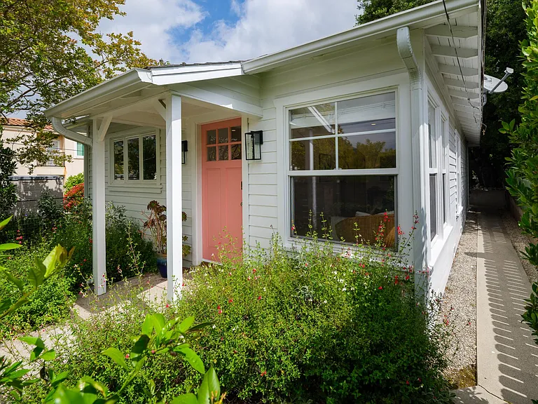 2325 Montrose Ave #A — Photo 3